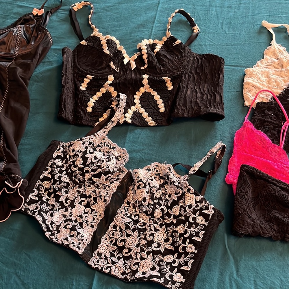 Lingerie lot - Picture 2 of 7